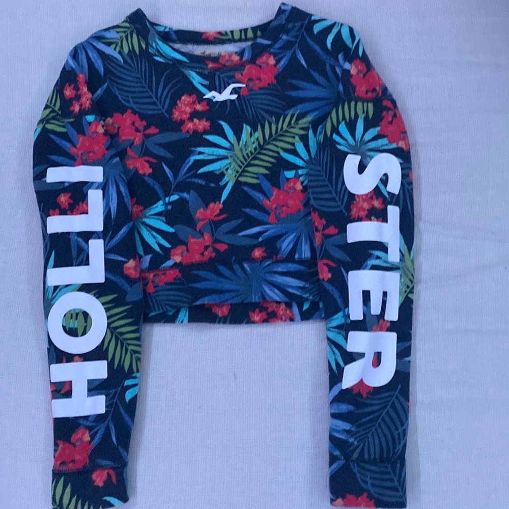 Hollister cropped sweater - size XS